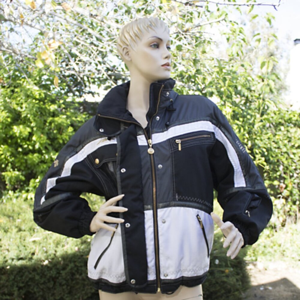 Womans Descente Ski Jacket Lots Of Zippers Excell… - image 1